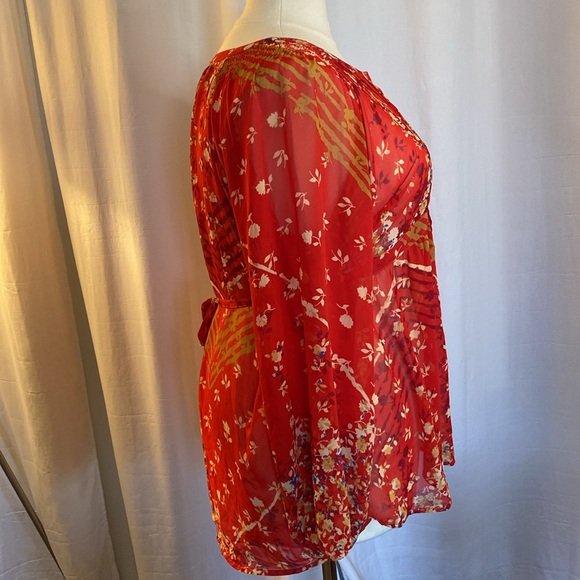 Floral Top with Long Sleeves - Picture 3 of 9